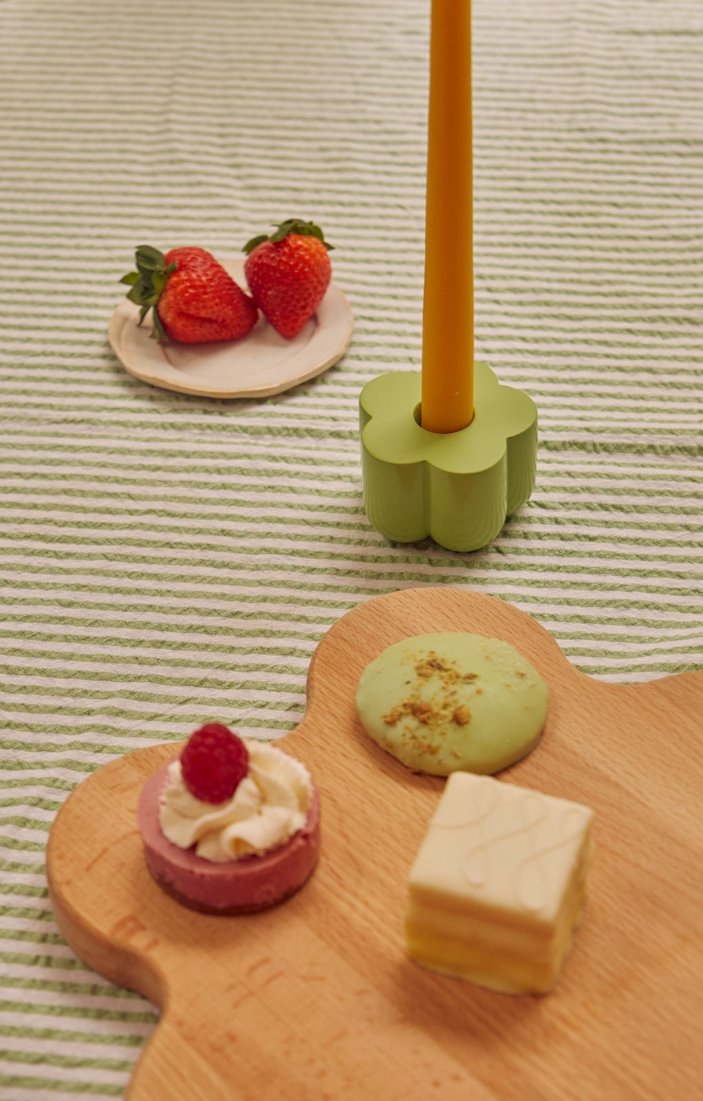 Poppy Candle & Incense Holder · Green