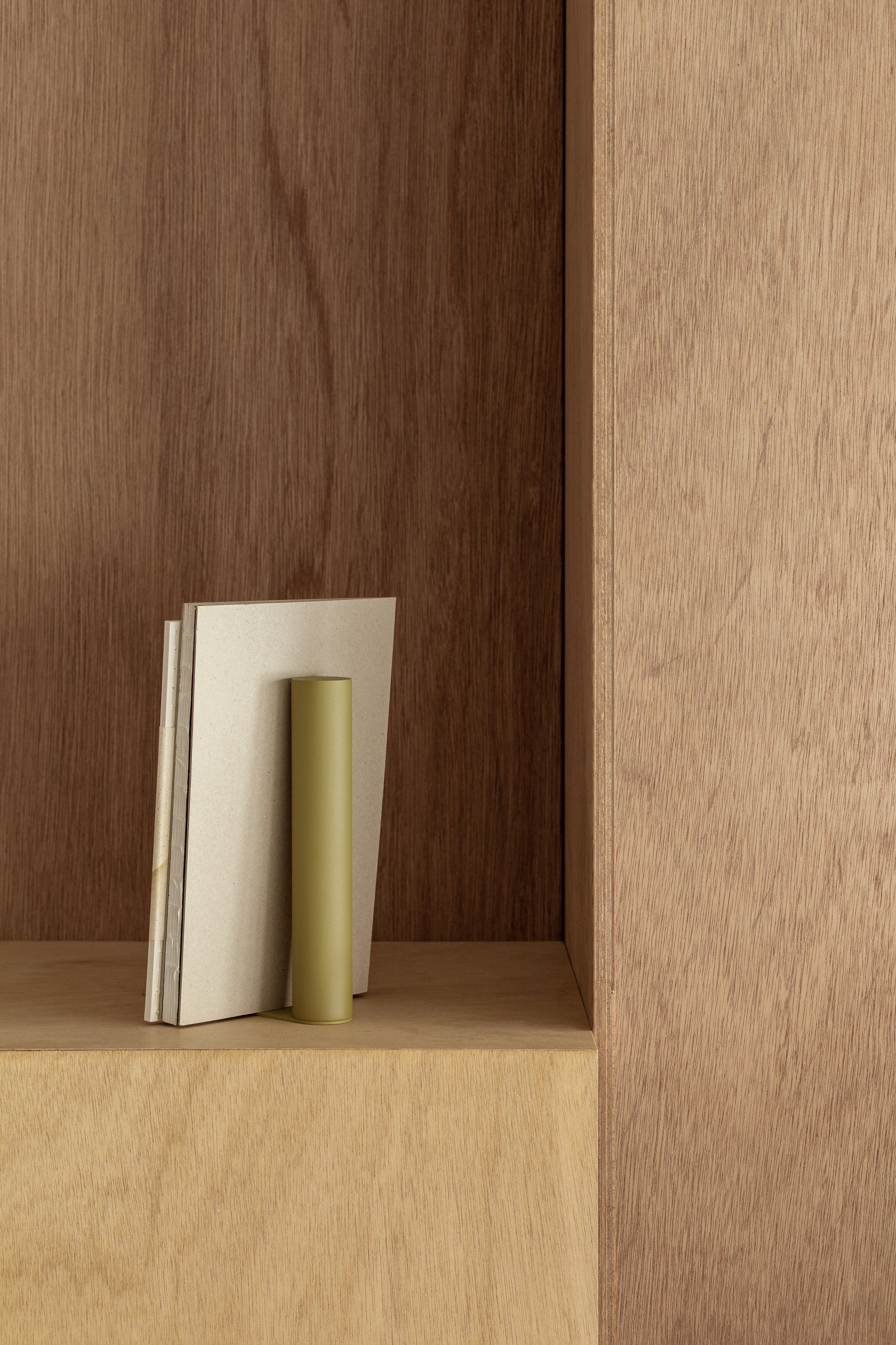 SLIM Bookend