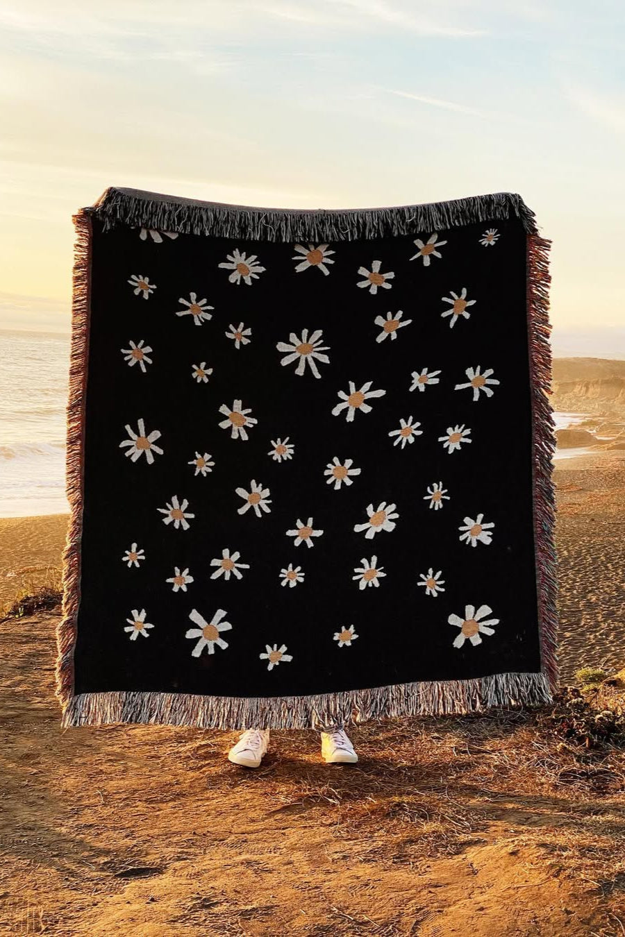 Bien Mal - Beatriz Throw Blanket · TINGKO SELECT