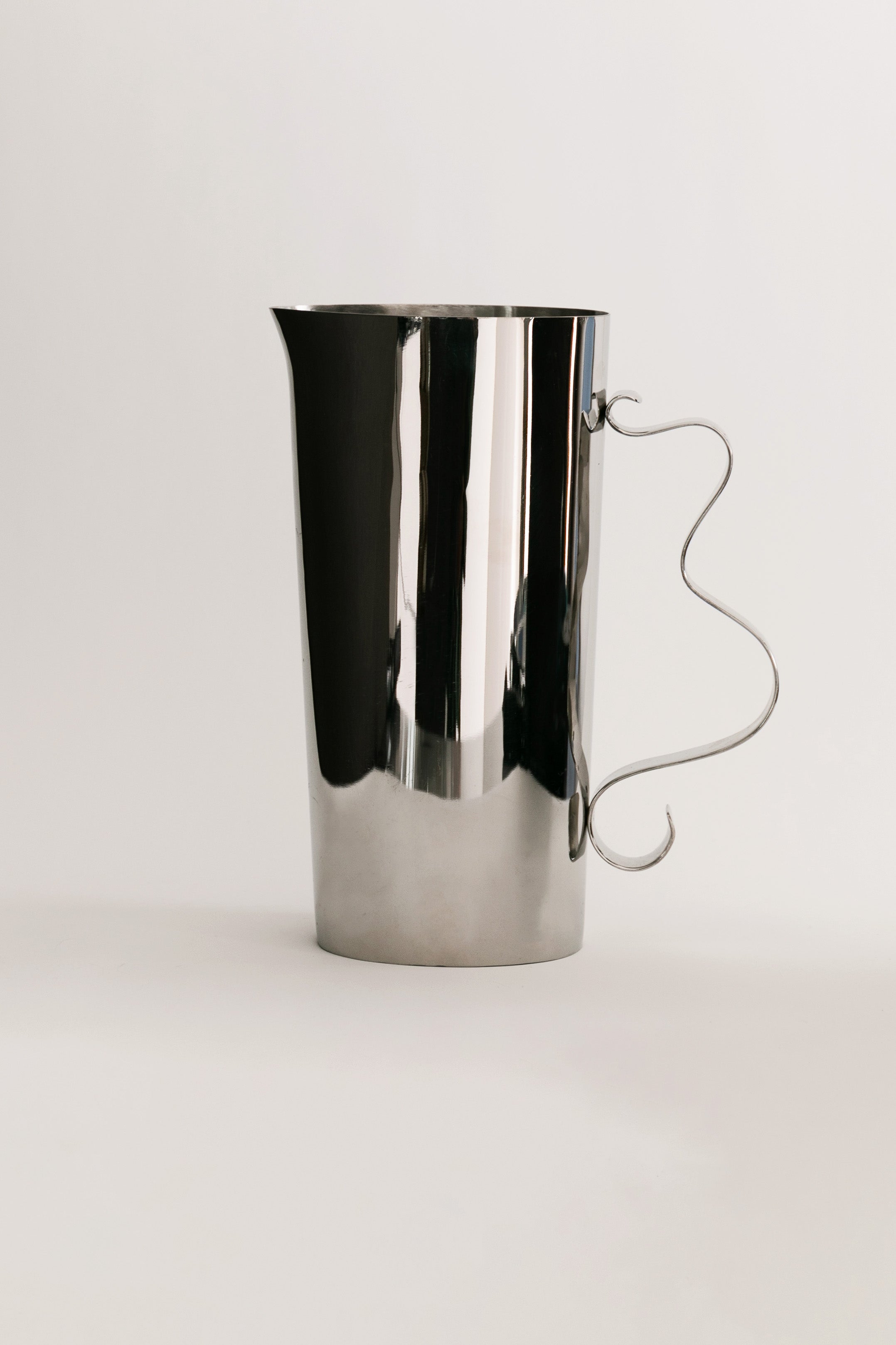 Squiggle Pitcher